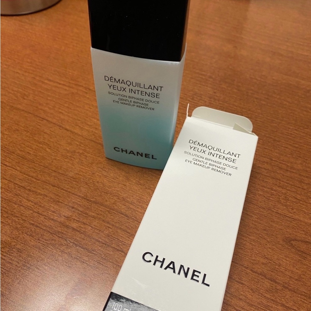 CHANEL Démaquillant Yeux Intense makeup remover